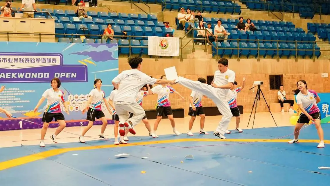 年上海城市, 本次比赛由, 昂的氛围中